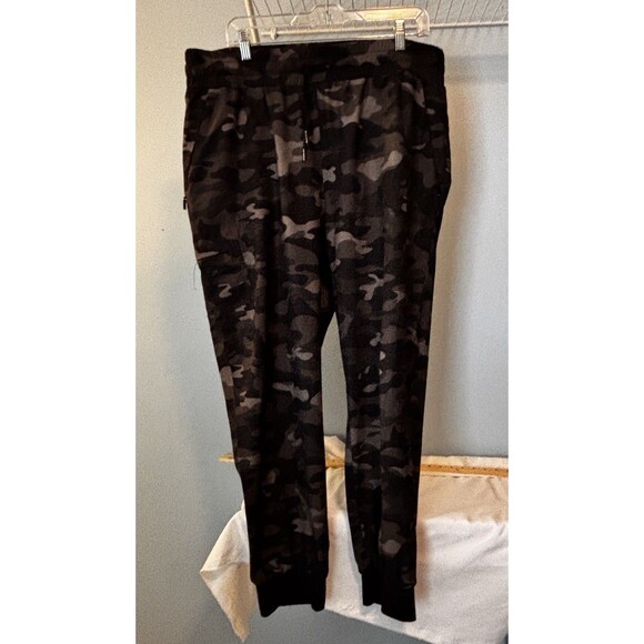 Chico's Zenergy Camouflage-Print Jogger Cargo Pants size 3R (16R) - Picture 1 of 11